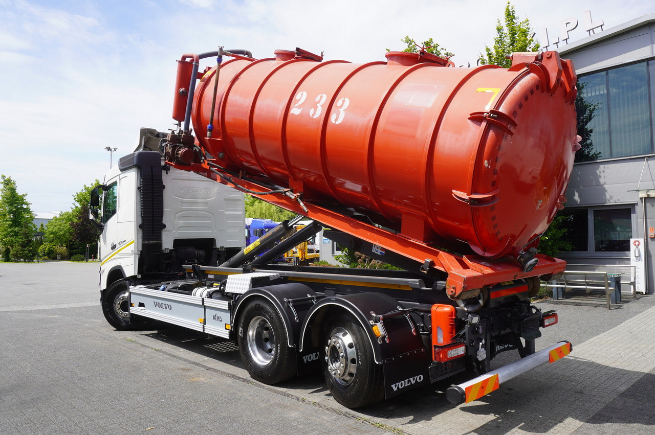 VOLVO Volvo FH 500 / Septic barrel 13000 l / Hook lift 21 t / 2022 / 3rd axle steered / 2 units - Tonne à lisier: photos 5 VOLVO Volvo FH 500 / Septic barrel 13000 l / Hook lift 21 t / 2022 / 3rd axle steered / 2 units - Tonne à lisier: photos 5