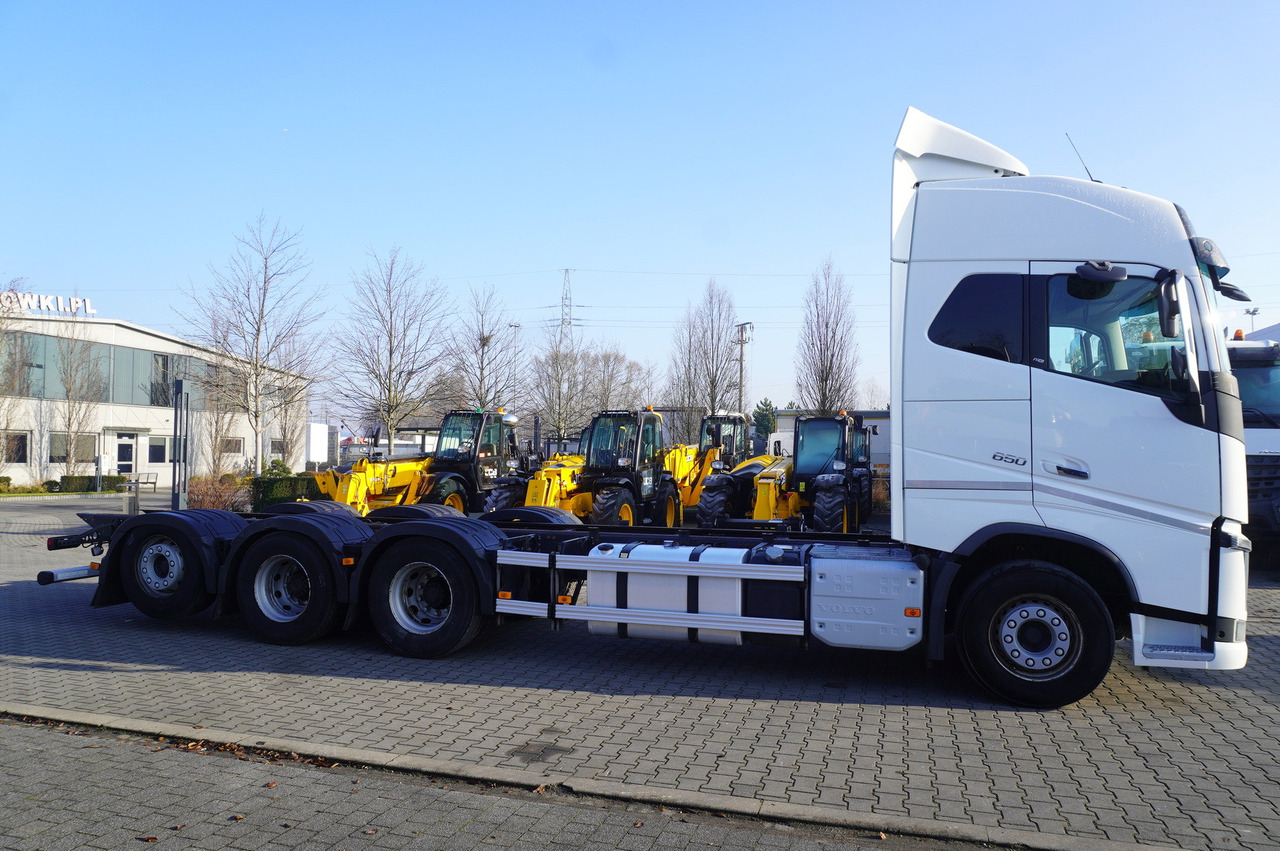 VOLVO Volvo FH 650 8x4/4 / Truck chassis / steered 4th axle - Châssis cabine: photos 4 VOLVO Volvo FH 650 8x4/4 / Truck chassis / steered 4th axle - Châssis cabine: photos 4