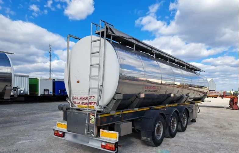 WIELTON NS3D 36 t food cistern / 3 chambers - Semi-remorque citerne: photos 2 WIELTON NS3D 36 t food cistern / 3 chambers - Semi-remorque citerne: photos 2