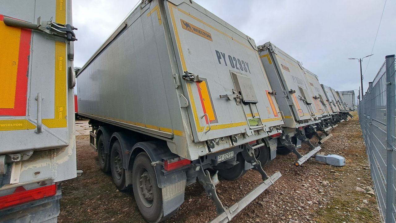 WIELTON NW-3 / weight 6.2 t / capacity 38m3 / Electrically folded roof / Teflon / 20 units, 2022 - Semi-remorque benne: photos 5 WIELTON NW-3 / weight 6.2 t / capacity 38m3 / Electrically folded roof / Teflon / 20 units, 2022 - Semi-remorque benne: photos 5
