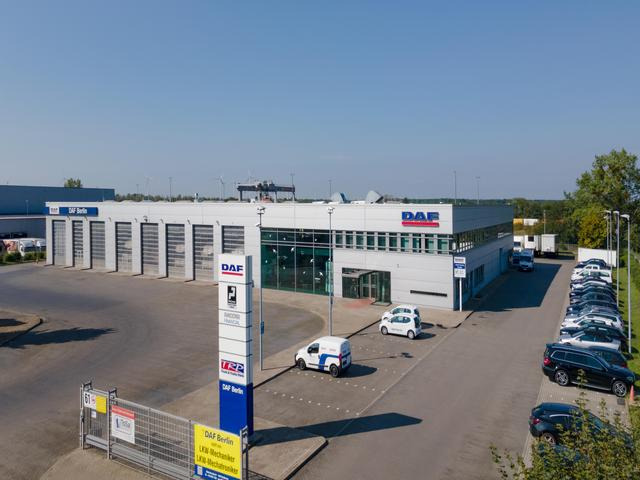 DAF XB 290 FA 16 to. Curtainsider LBW 1.5 AHK - Camion à rideaux coulissants: photos 1 DAF XB 290 FA 16 to. Curtainsider LBW 1.5 AHK - Camion à rideaux coulissants: photos 1