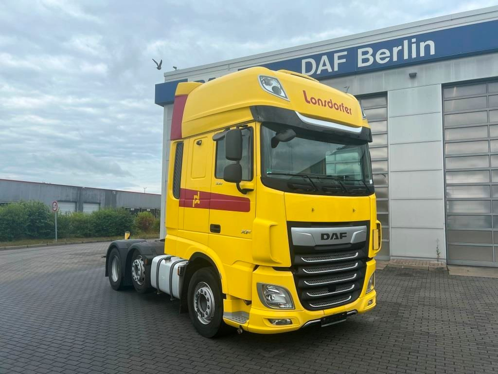 DAF XF 530 FTG SSC Intarder Lift-Lenkachse 70t zZGG - Tracteur routier: photos 1 DAF XF 530 FTG SSC Intarder Lift-Lenkachse 70t zZGG - Tracteur routier: photos 1