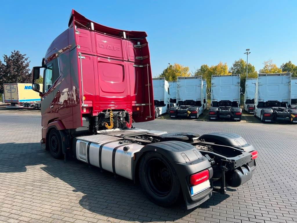 DAF XG 480 FT Low Deck Retarder Standklima 2xTank - Tracteur routier: photos 3 DAF XG 480 FT Low Deck Retarder Standklima 2xTank - Tracteur routier: photos 3