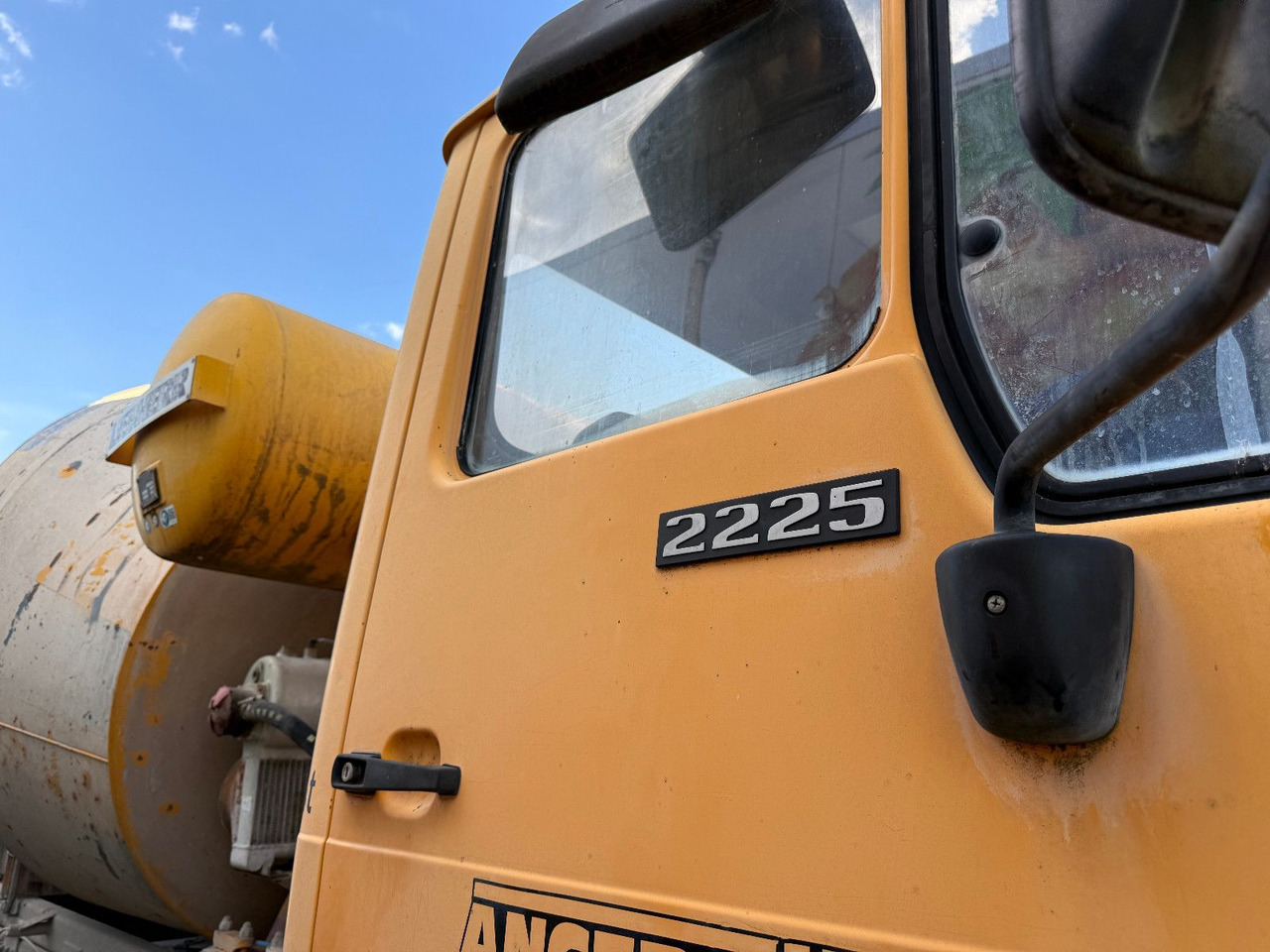 Mercedes-Benz 2225 - 6X4 - Camion malaxeur: photos 5 Mercedes-Benz 2225 - 6X4 - Camion malaxeur: photos 5