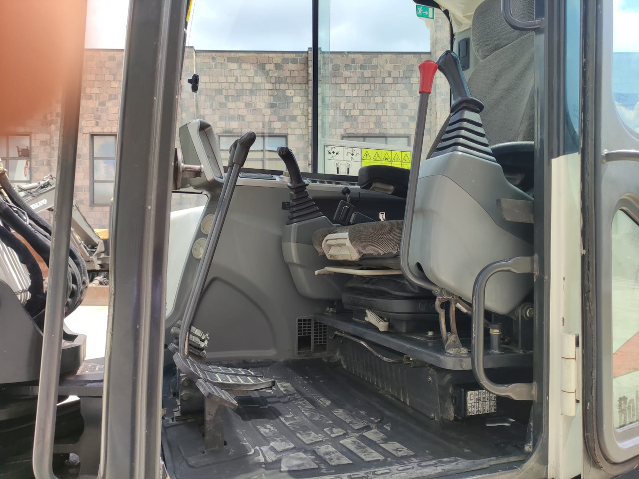 BOBCAT E80EA - Pelle sur chenille: photos 5 BOBCAT E80EA - Pelle sur chenille: photos 5
