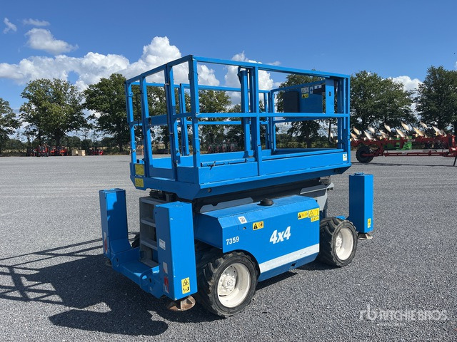 2011 Genie GS3268RT 4x4 Scissor Lift - Nacelle ciseaux: photos 2 2011 Genie GS3268RT 4x4 Scissor Lift - Nacelle ciseaux: photos 2