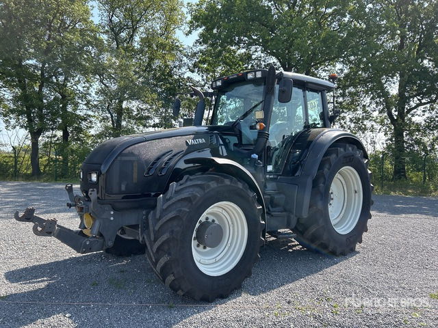 2012 Valtra T213 4WD Tractor - Tracteur agricole: photos 1 2012 Valtra T213 4WD Tractor - Tracteur agricole: photos 1
