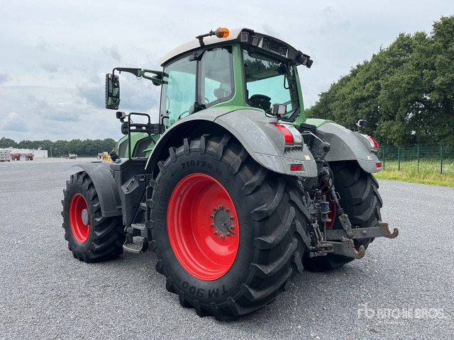 2014 Fendt 824 Vario Profi Plus 4WD Tractor - Tracteur agricole: photos 4 2014 Fendt 824 Vario Profi Plus 4WD Tractor - Tracteur agricole: photos 4