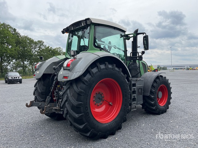 2014 Fendt 824 Vario Profi Plus 4WD Tractor - Tracteur agricole: photos 3 2014 Fendt 824 Vario Profi Plus 4WD Tractor - Tracteur agricole: photos 3