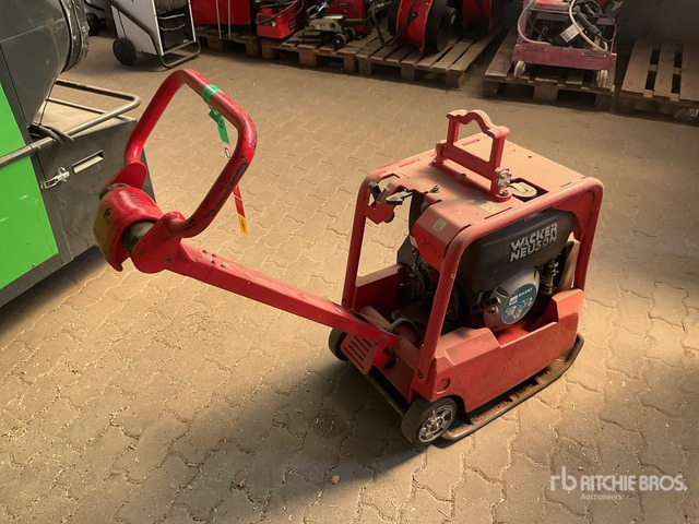 2014 Wacker Neu DPU3050H Vibratory Plate Compactor - Plaque vibrante: photos 3 2014 Wacker Neu DPU3050H Vibratory Plate Compactor - Plaque vibrante: photos 3