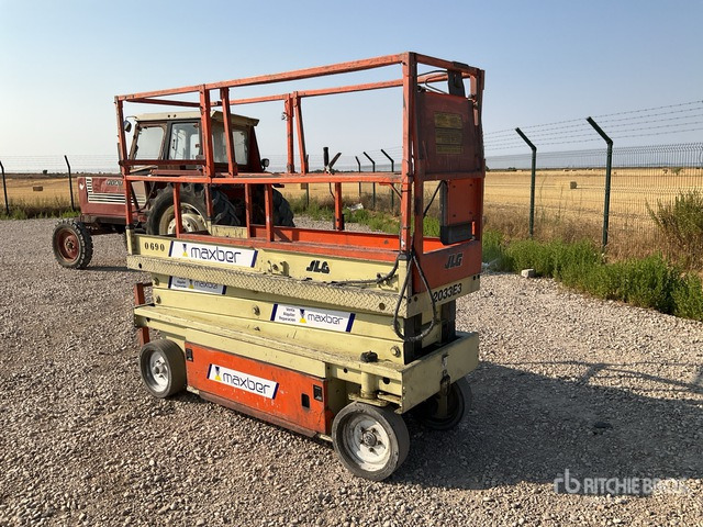 2001 JLG 2033E3 Electric Scissor Lift - Nacelle ciseaux: photos 2 2001 JLG 2033E3 Electric Scissor Lift - Nacelle ciseaux: photos 2