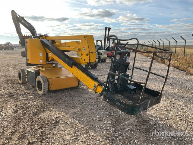 2004 Haulotte HA15I 2WD Electric Articulating Boom Lift - Nacelle articulée: photos 2 2004 Haulotte HA15I 2WD Electric Articulating Boom Lift - Nacelle articulée: photos 2