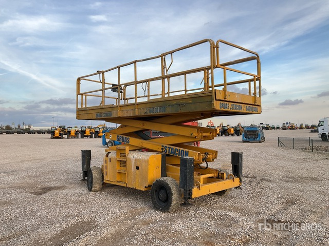 2006 Haulotte H12SXL 4x4 Diesel Scissor Lift - Nacelle ciseaux: photos 2 2006 Haulotte H12SXL 4x4 Diesel Scissor Lift - Nacelle ciseaux: photos 2