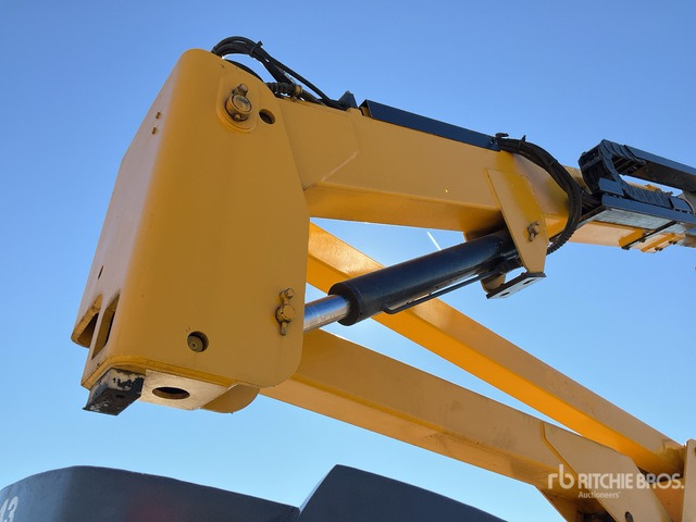 2006 Haulotte HA12IP 2WD Electric Articulating Boom Lift - Nacelle articulée: photos 4 2006 Haulotte HA12IP 2WD Electric Articulating Boom Lift - Nacelle articulée: photos 4