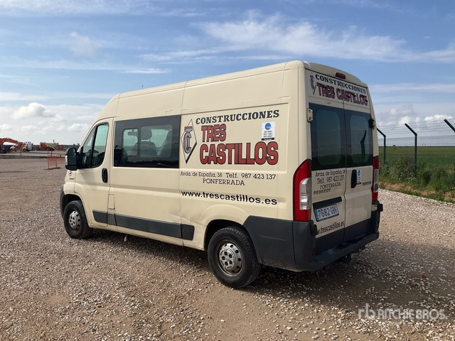 2008 Peugeot Boxer 6 passenger Van Truck - Fourgon utilitaire: photos 3 2008 Peugeot Boxer 6 passenger Van Truck - Fourgon utilitaire: photos 3