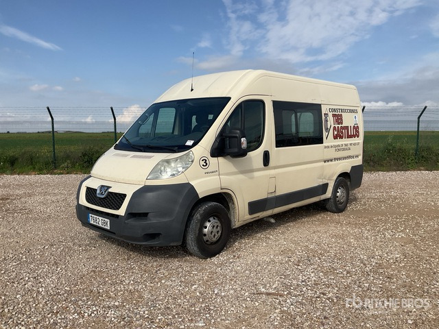 2008 Peugeot Boxer 6 passenger Van Truck - Fourgon utilitaire: photos 2 2008 Peugeot Boxer 6 passenger Van Truck - Fourgon utilitaire: photos 2