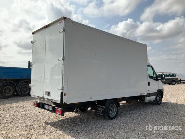 2013 Iveco Daily 35C15 4x2 Van Truck - Fourgon utilitaire: photos 3 2013 Iveco Daily 35C15 4x2 Van Truck - Fourgon utilitaire: photos 3