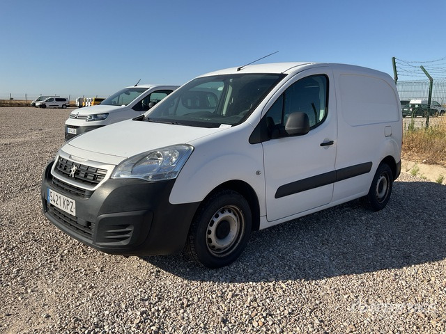 2019 Peugeot Partner Cargo Van - Fourgonnette: photos 1 2019 Peugeot Partner Cargo Van - Fourgonnette: photos 1
