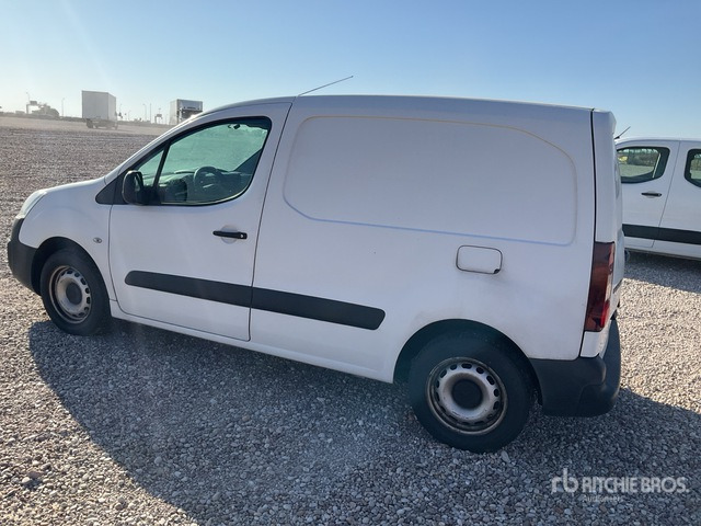 2019 Peugeot Partner Cargo Van - Fourgonnette: photos 4 2019 Peugeot Partner Cargo Van - Fourgonnette: photos 4