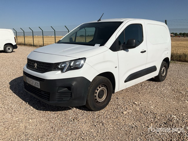 2021 Peugeot Partner Cargo Van - Fourgonnette: photos 2 2021 Peugeot Partner Cargo Van - Fourgonnette: photos 2