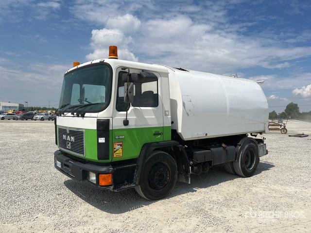 1989 MAN 15.192 Sweeper Truck - Balayeuse de voirie: photos 2 1989 MAN 15.192 Sweeper Truck - Balayeuse de voirie: photos 2
