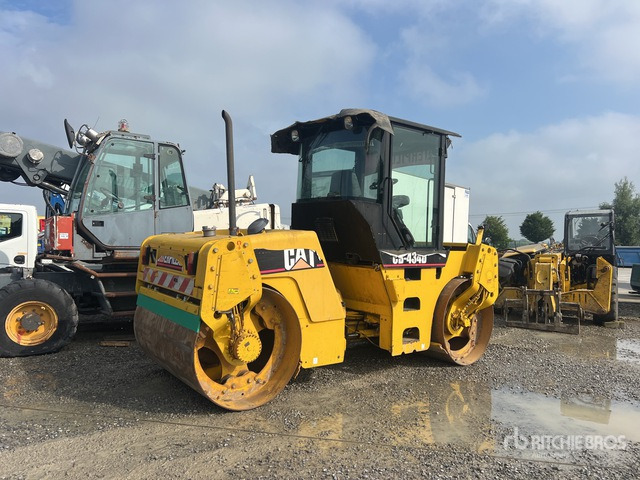 2007 Cat 434D (Inoperable) Double Drum Roller - Rouleau compresseur: photos 4 2007 Cat 434D (Inoperable) Double Drum Roller - Rouleau compresseur: photos 4