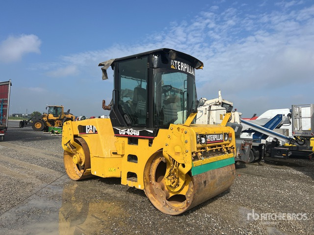 2007 Cat 434D (Inoperable) Double Drum Roller - Rouleau compresseur: photos 3 2007 Cat 434D (Inoperable) Double Drum Roller - Rouleau compresseur: photos 3