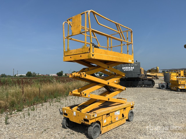 2009 Haulotte Compact 8W NT Electric Scissor Lift - Nacelle ciseaux: photos 3 2009 Haulotte Compact 8W NT Electric Scissor Lift - Nacelle ciseaux: photos 3