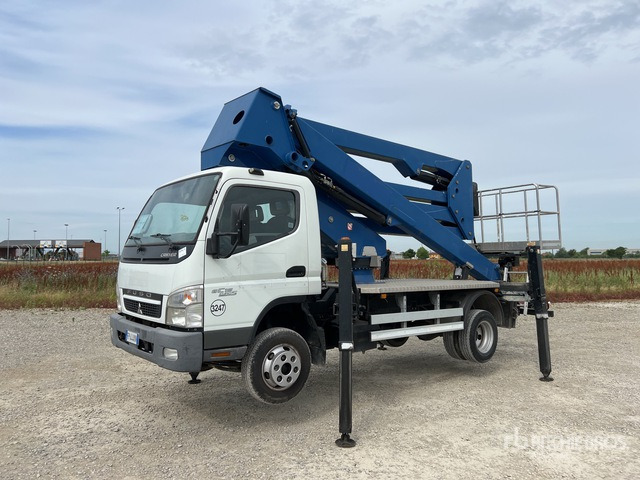 2011 Mitsubishi Canter 6C15 Socage DA 328 on 4x2 Bucket Truck - Camion avec nacelle: photos 1 2011 Mitsubishi Canter 6C15 Socage DA 328 on 4x2 Bucket Truck - Camion avec nacelle: photos 1
