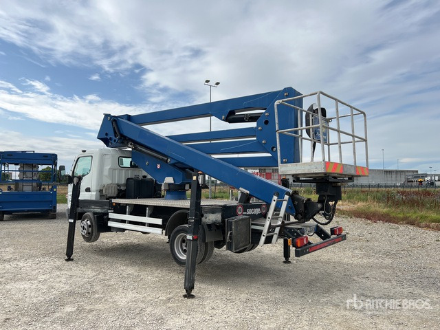 2011 Mitsubishi Canter 6C15 Socage DA 328 on 4x2 Bucket Truck - Camion avec nacelle: photos 3 2011 Mitsubishi Canter 6C15 Socage DA 328 on 4x2 Bucket Truck - Camion avec nacelle: photos 3