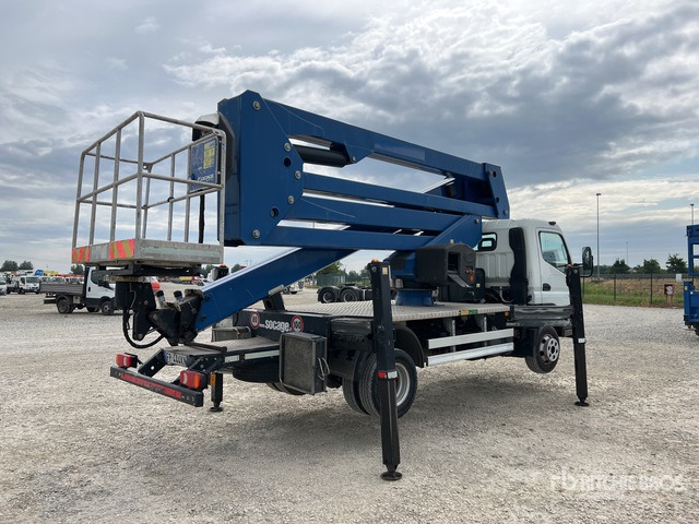 2011 Mitsubishi Canter 6C15 Socage DA 328 on 4x2 Bucket Truck - Camion avec nacelle: photos 4 2011 Mitsubishi Canter 6C15 Socage DA 328 on 4x2 Bucket Truck - Camion avec nacelle: photos 4
