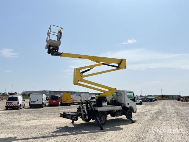 2011 Renault Maxity 2011 Socage DA320 20 m on Bucket Truck - Camion avec nacelle: photos 4 2011 Renault Maxity 2011 Socage DA320 20 m on Bucket Truck - Camion avec nacelle: photos 4