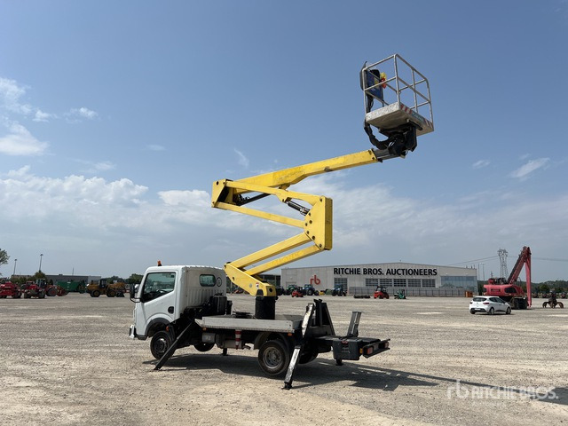2011 Renault Maxity 2011 Socage DA320 20 m on Bucket Truck - Camion avec nacelle: photos 3 2011 Renault Maxity 2011 Socage DA320 20 m on Bucket Truck - Camion avec nacelle: photos 3