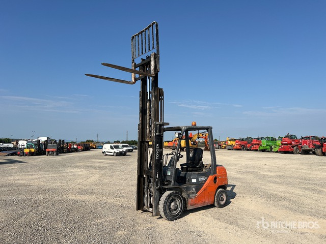 2012 Toyota 02-8FDF25 2500 kg Forklift - Chariot élévateur: photos 2 2012 Toyota 02-8FDF25 2500 kg Forklift - Chariot élévateur: photos 2
