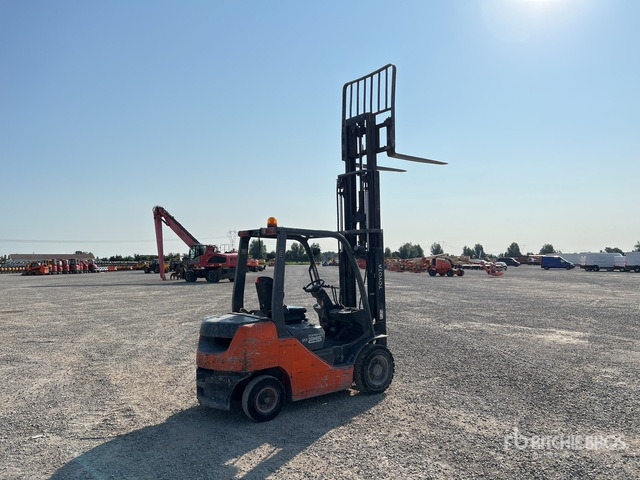 2012 Toyota 02-8FDF25 2500 kg Forklift - Chariot élévateur: photos 3 2012 Toyota 02-8FDF25 2500 kg Forklift - Chariot élévateur: photos 3