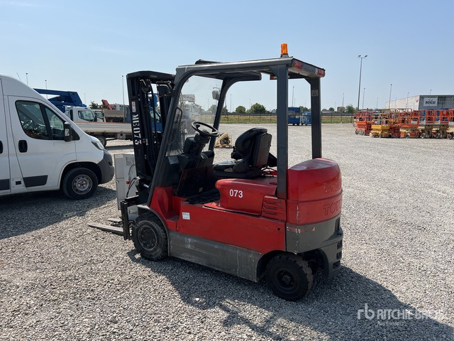 2012 Toyota 7FBMF30 3000 kg (Inoperable) Electric Forklift - Chariot élévateur électrique: photos 3 2012 Toyota 7FBMF30 3000 kg (Inoperable) Electric Forklift - Chariot élévateur électrique: photos 3
