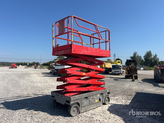 2013 Haulotte Compact 12 Electric Scissor Lift - Nacelle ciseaux: photos 2 2013 Haulotte Compact 12 Electric Scissor Lift - Nacelle ciseaux: photos 2