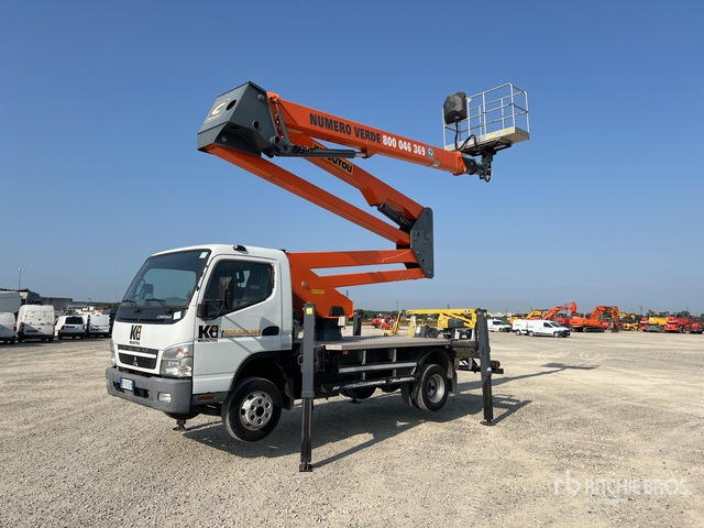 2013 Mitsubishi Canter 2013 Socage DA328 28 m on 4x2 Bucket Truck - Camion avec nacelle: photos 4 2013 Mitsubishi Canter 2013 Socage DA328 28 m on 4x2 Bucket Truck - Camion avec nacelle: photos 4