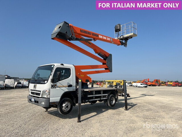 2013 Mitsubishi Canter 2013 Socage DA328 28 m on 4x2 Bucket Truck - Camion avec nacelle: photos 2 2013 Mitsubishi Canter 2013 Socage DA328 28 m on 4x2 Bucket Truck - Camion avec nacelle: photos 2