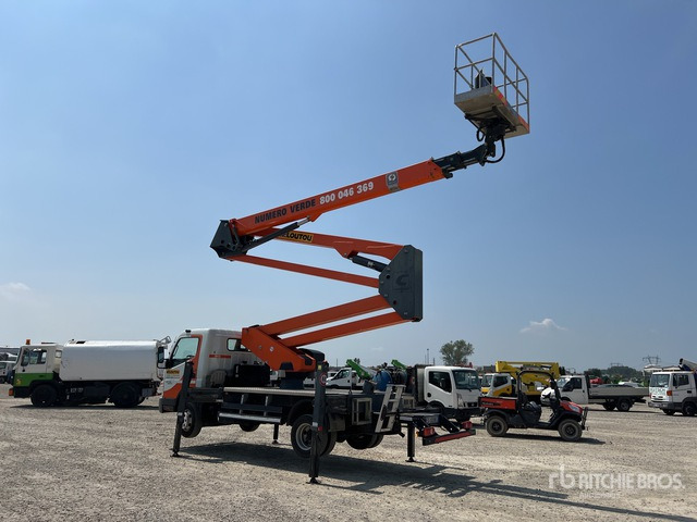 2013 Mitsubishi Canter 6C15 2013 Socage DA328 28 m on Bucket Truck - Camion avec nacelle: photos 3 2013 Mitsubishi Canter 6C15 2013 Socage DA328 28 m on Bucket Truck - Camion avec nacelle: photos 3