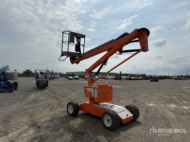 2013 Nifty-Lift HR12NE Electric Articulating Boom Lift - Nacelle articulée: photos 4 2013 Nifty-Lift HR12NE Electric Articulating Boom Lift - Nacelle articulée: photos 4