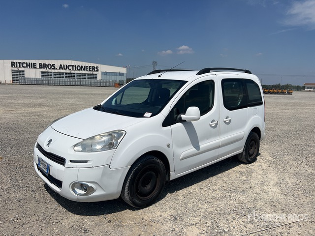 2013 Peugeot Partner Tepee Van Truck - Fourgon utilitaire: photos 1 2013 Peugeot Partner Tepee Van Truck - Fourgon utilitaire: photos 1