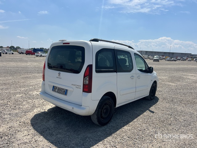 2013 Peugeot Partner Tepee Van Truck - Fourgon utilitaire: photos 4 2013 Peugeot Partner Tepee Van Truck - Fourgon utilitaire: photos 4