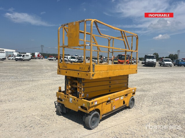 2015 Haulotte Compact 12 Electric (Inoperable) Scissor Lift - Nacelle ciseaux: photos 1 2015 Haulotte Compact 12 Electric (Inoperable) Scissor Lift - Nacelle ciseaux: photos 1