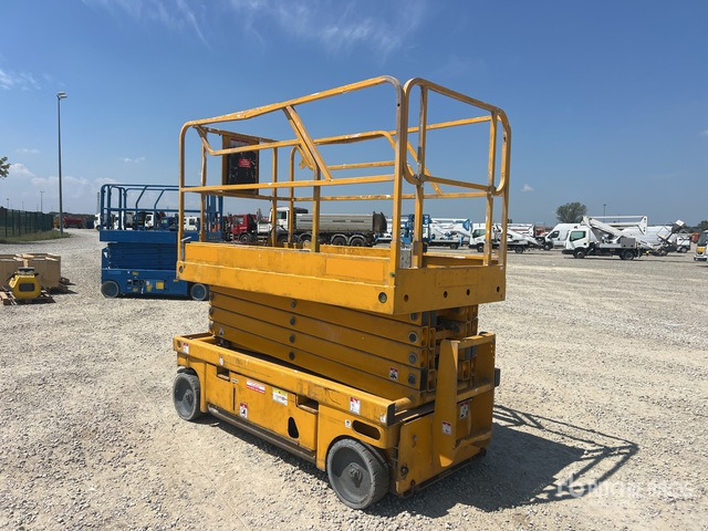 2015 Haulotte Compact 12 Electric (Inoperable) Scissor Lift - Nacelle ciseaux: photos 3 2015 Haulotte Compact 12 Electric (Inoperable) Scissor Lift - Nacelle ciseaux: photos 3