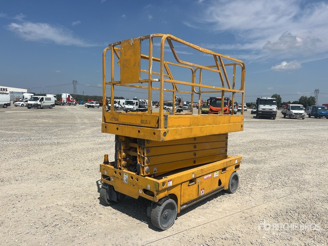 2015 Haulotte Compact 12 Electric (Inoperable) Scissor Lift - Nacelle ciseaux: photos 4 2015 Haulotte Compact 12 Electric (Inoperable) Scissor Lift - Nacelle ciseaux: photos 4
