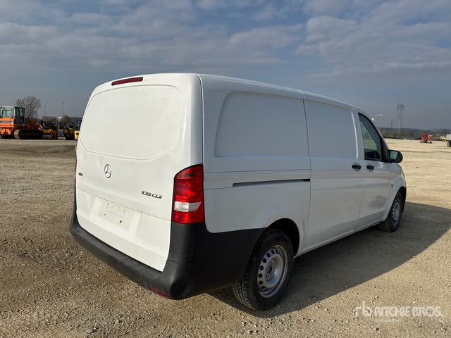 2016 Mercedes-Benz Vito Cargo Van - Camion fourgon: photos 4 2016 Mercedes-Benz Vito Cargo Van - Camion fourgon: photos 4