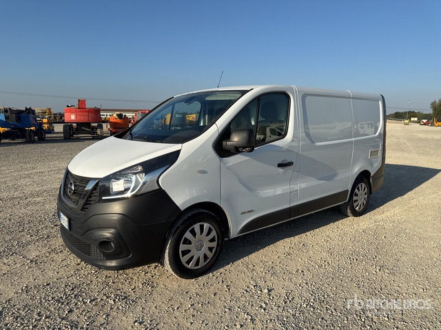 2017 Nissan NV300 Autocarro furgonato - Fourgonnette: photos 1 2017 Nissan NV300 Autocarro furgonato - Fourgonnette: photos 1
