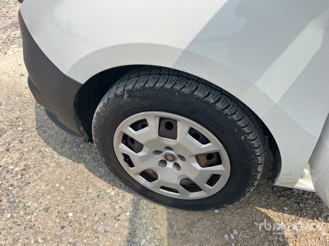 Fiat Doblo Cargo Van Truck - Fourgon utilitaire: photos 5 Fiat Doblo Cargo Van Truck - Fourgon utilitaire: photos 5