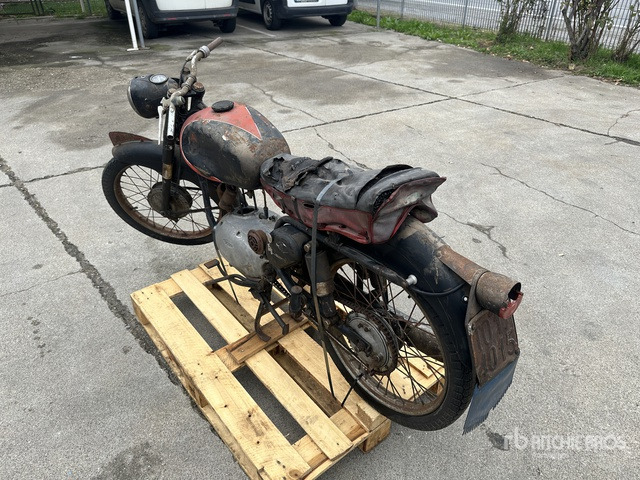 GILERA 150 Sport Classic Bike - Motocyclette: photos 2 GILERA 150 Sport Classic Bike - Motocyclette: photos 2